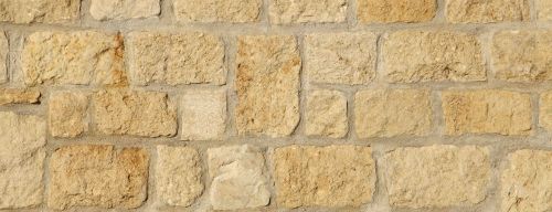Monter un mur en pierre